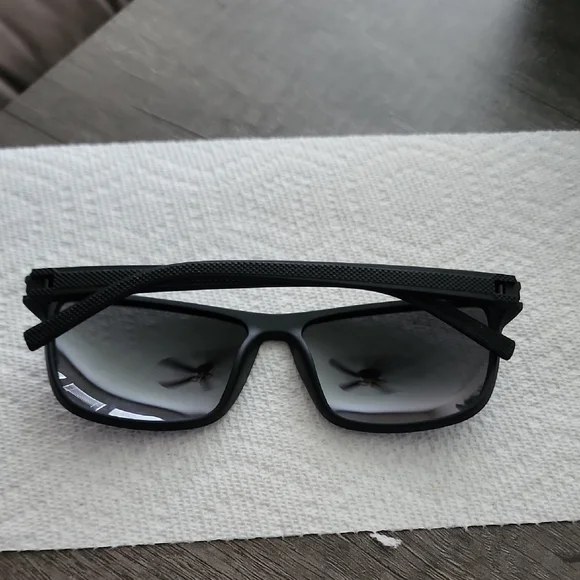 Stylish Black Sunglasses - Picture 2 of 6